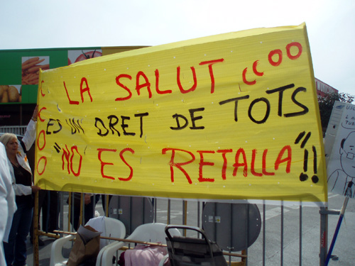 Acció de protesta al mercat contra les retallades a l'hospital, en una imatge d'arxiu.