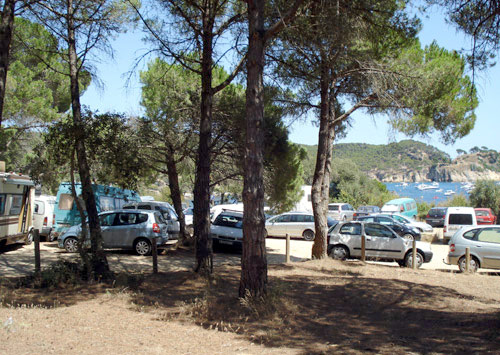 Espai d'estacionament a la pineda d'en Gori.