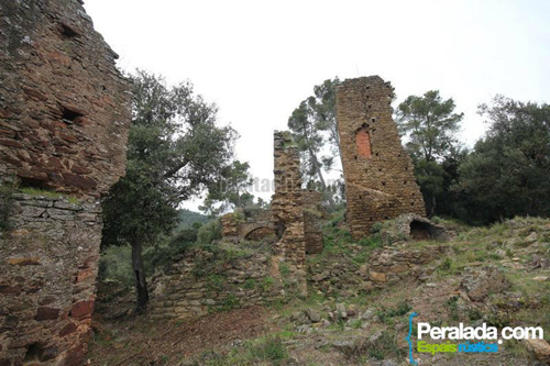 Les restes del castell de Vila-romà.