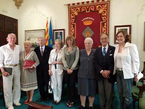 Els homenatjats amb l'alcaldessa Ferrés i la regidora Artigas.