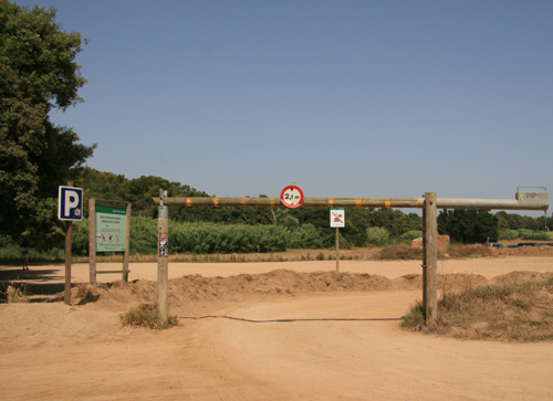 L'aparcament de la platja de Castell.