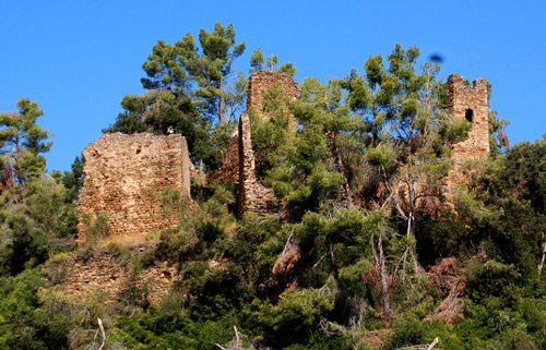 Les restes del castell de Vila-romà.