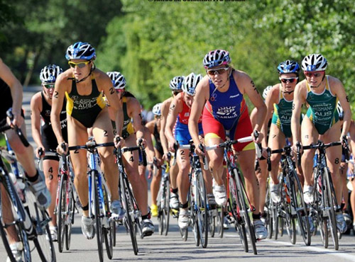 Competició de triatló a Banyoles. (FOTO : JanosM.Schmid-ITUMedia.Triathlon.org).