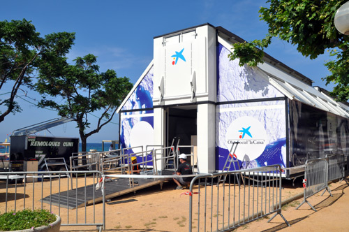 Instal·lació de l'exposició al passeig del Mar. (Foto: Mònica Manchado).