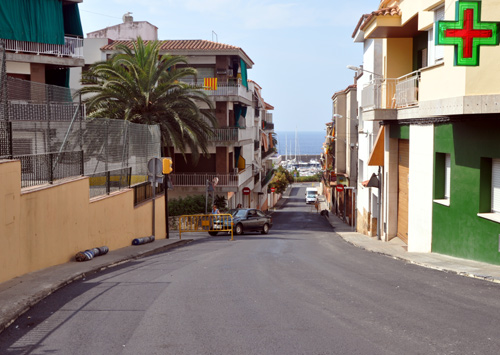 El carrer de Xaloc, avui, ja pavimentat. (Foto: Mònica Manchado).