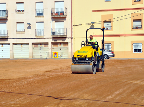 Obres al solar de l'Enher, aquest matí. (Foto: Mònica Manchado).