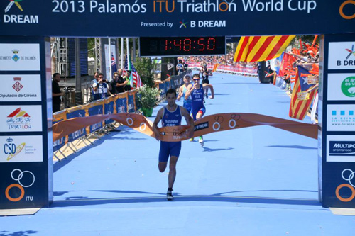 L'arc de meta del triatló, al passeig del Mar.