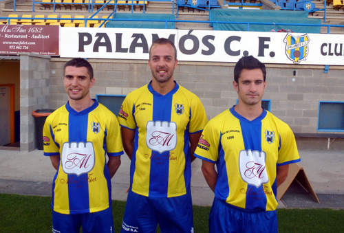 Pugui, Arimany i Molist, amb la samarreta del Palamós CF.