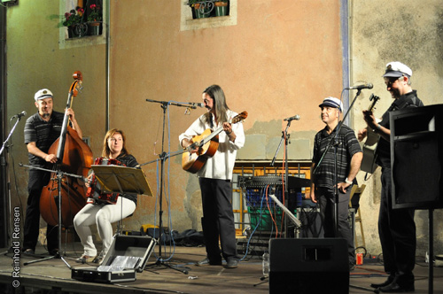 El grup Llops de Mar actua aquesta nit a Calonge.