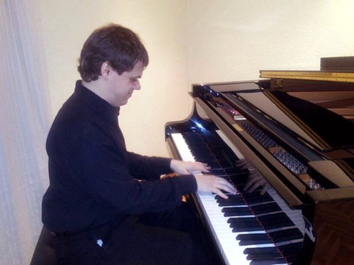 El pianista invident Ignasi Cambra, convidat avui a les Nits Blanques.