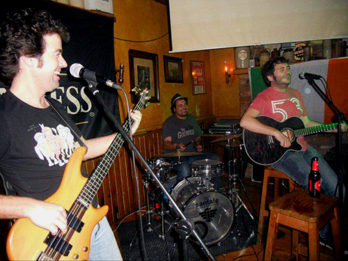 El grup Litus al Cub serà l'encarregat de posar la música en directe a la festa.