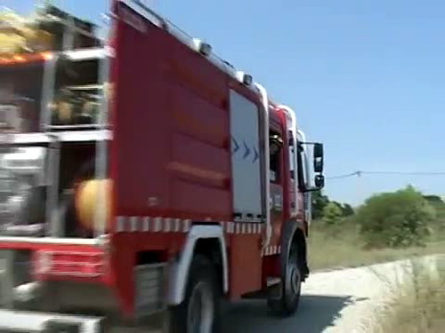 Els equips d'extinció vigilen l'aparició de focs forestals.