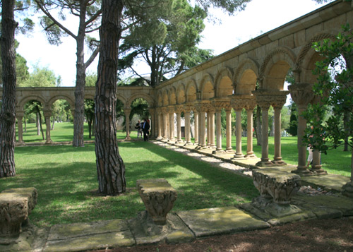 El claustre del Mas del Vent.