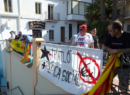 Mobilització de la CUP Sant Joan-Palamós amb motiu de la darrera Copa del Món de Triatló.