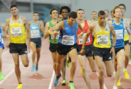 Adel Mechaal, en els 1.500 metres de Huelva. (Foto: E. Domínguez. Huelva24.com).