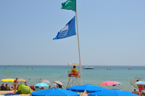 Bandera verda a la platja de La Fosca.