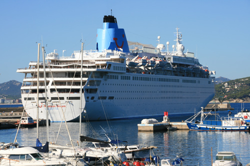 El Thomson Dream fa nou escales a Palamós, aquest any.