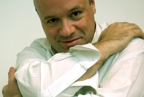 El pianista Albert Guinovart, avui a la Festa Major de Torroella. (Foto: amicsdelaunió.org).