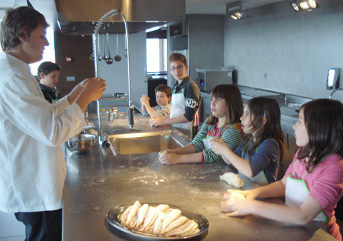 Activitat 'Petits xefs' a l'Espai del Peix.