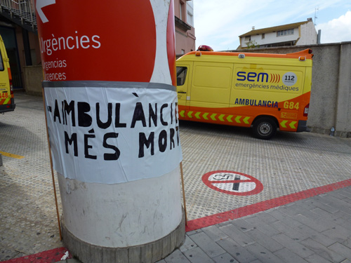 Piquets de la vaga d'ambulàncies a l'hospital de Palamós, avui.