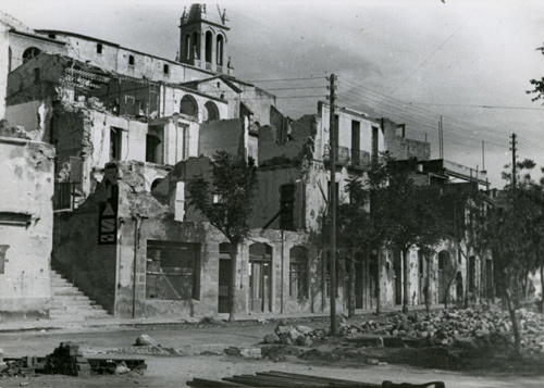 Efectes dels bombardejos a l'Hotel Trias, 1938. Autor desconegut. SAMP