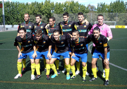 El Palamós CF amb la samarreta suplent del Vilafranca. Foto Sergi Cortés