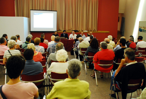 Imatge de la reunió que es va fer aquest dissabte al teatre Mundet.