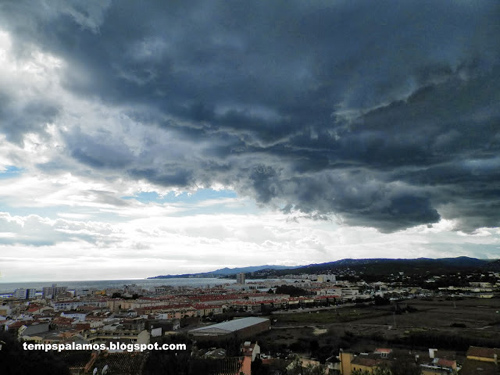 Nuvolades sobre Palamós.