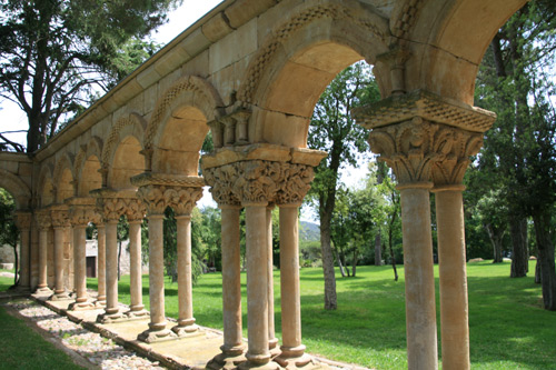 Un detall del claustre del Mas del Vent.