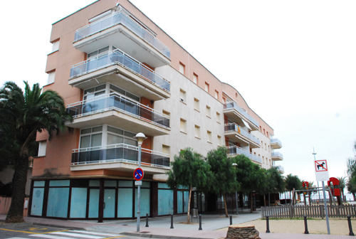 L'edifici Anna I vist des del carrer Vermell.