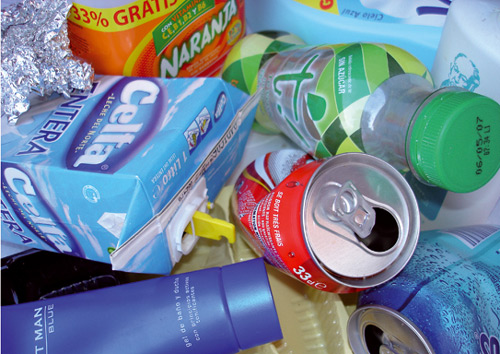 Recollida selectiva d'envasos. (Foto: AP)