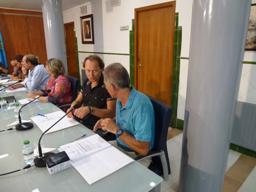 Dani Reixach, en segon terme, amb el seu company de grup, Miquel Gubert.