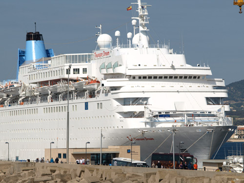 El Thomson Dream al port de Palamós, aquest matí.