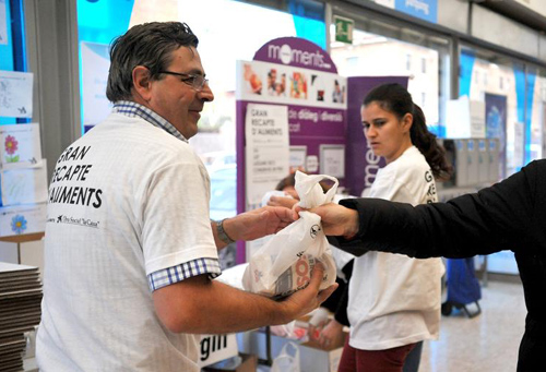 Es necessiten grups d'entre 12 i 18 persones a cada punt de recollida. (Foto: www.granrecapte.com)