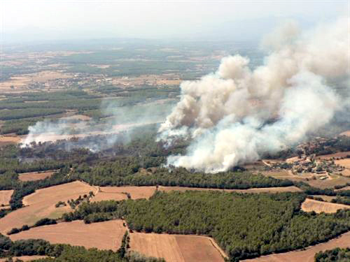 Imatge aèria de l'incendi a Vilopriu.