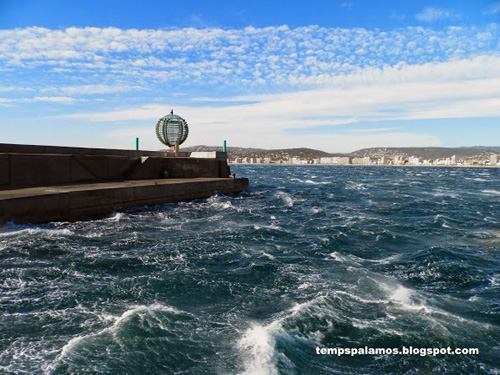 La tramuntana va bufar fort ahir a Palamós. (Foto: www.tempspalamos.blogspot.com)
