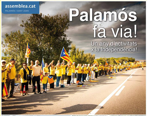 Centenars de palamosins van participar a la Via Catalana.