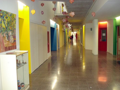 Interior de la nova escola Vila-romà.