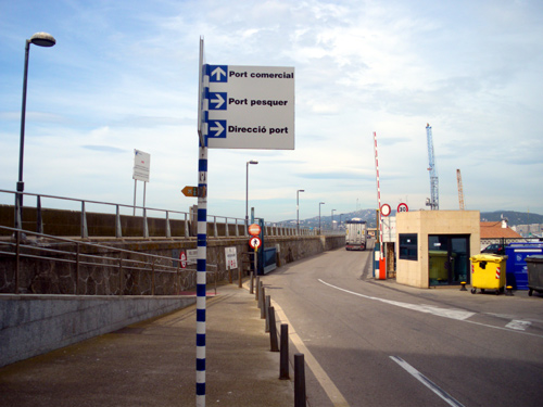 Instal·lacions del moll comercial de Palamós, amb la terminal de passatgers.