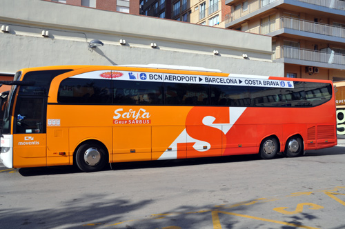 Un dels autobusos que fa el trajecte a l'aeroport del Prat.
