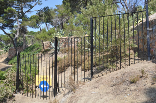 Tram del Camí de Ronda tallat.