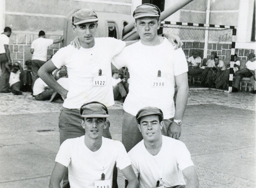 Fotografia antiga de la 'mili' a la marina. (Foto: Ramon Comes)