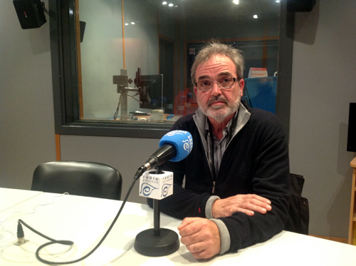 El regidor de CiU, Joan Roches, ahir a Ràdio Palamós.