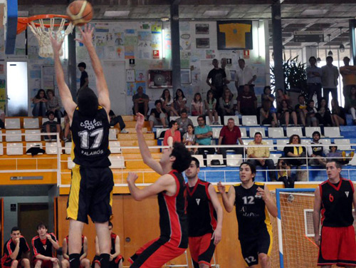Un partit del CE Palamós aquesta temporada. (Foto: quimdelhort.blogspot.com)