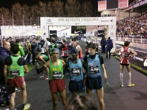 Els tres primers classificats de la San Silvestre Vallecana 2013. (Foto: portalvallecas).