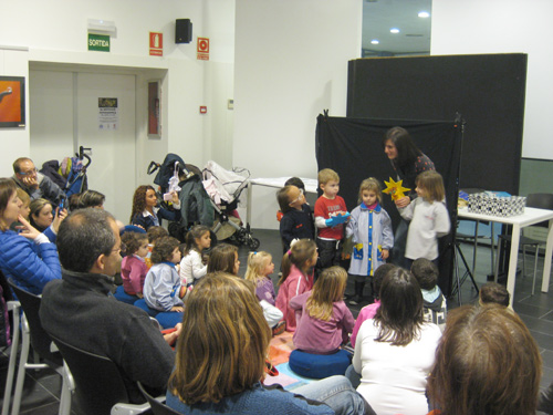 L'actriu Olga Cercós narrarà avui un nou conte a la biblioteca municipal.