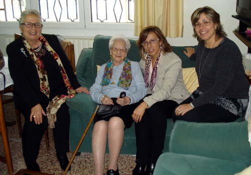 Dolors Moret ha rebut la visita de l'alcaldessa Teresa Ferrés i la regidora Yolanda Aguilar.
