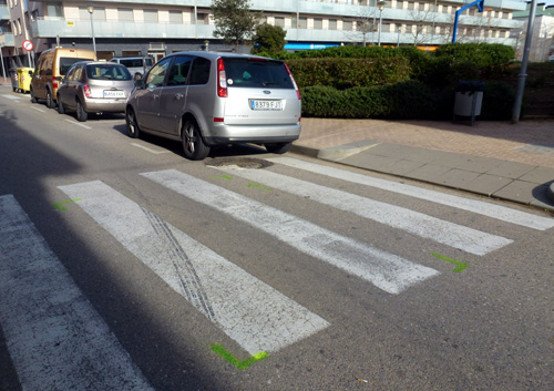 El punt on hi va haver l'accident, a la cruïlla dels carrers de Santa Marta i de València.