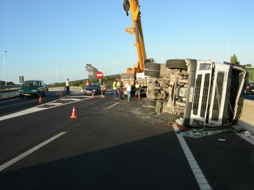 Un accident de trànsit a la carretera C-31, en una imatge d'arxiu.