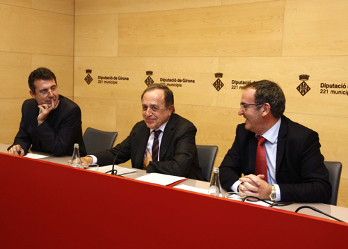 Joan Giraut, president de la Diputació de Girona, al mig de la imatge.